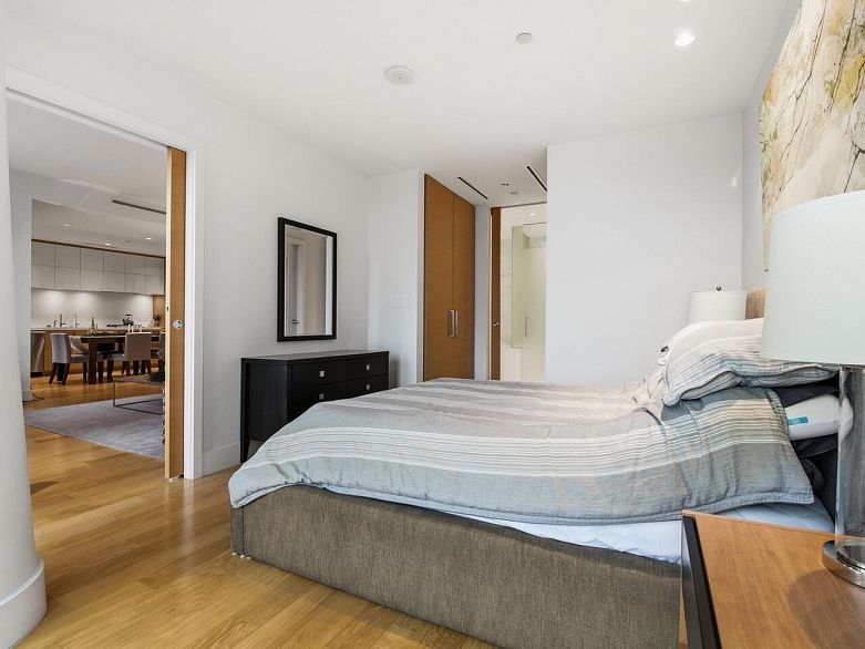 1701 667 Howe Street