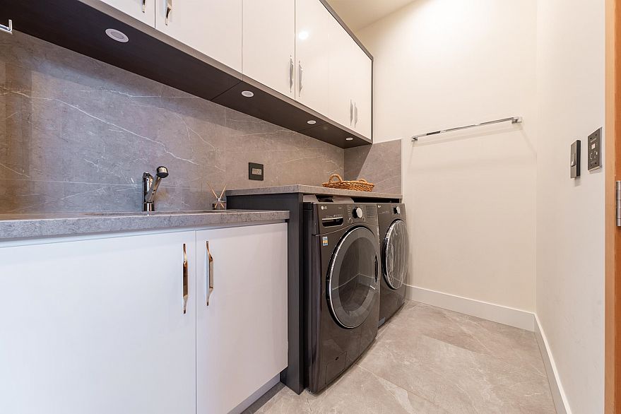 2863 W King Edward Avenue