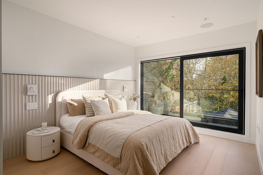 2 4018 W 21st Avenue