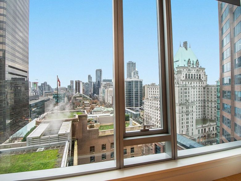 1701 667 Howe Street