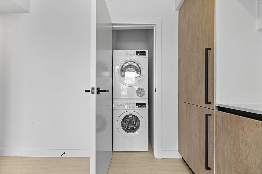 1402 5058 Joyce Street