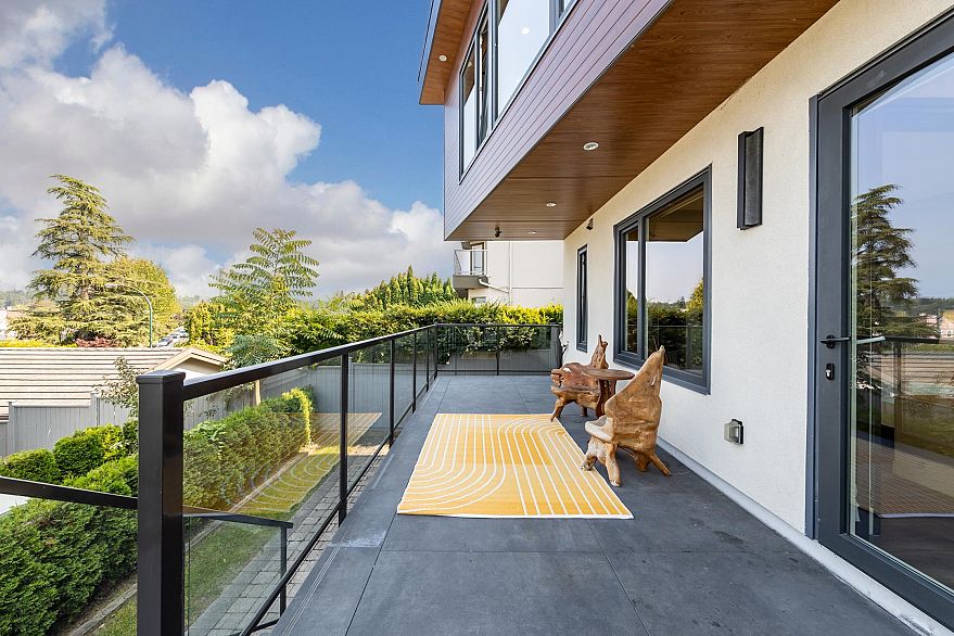 2863 W King Edward Avenue