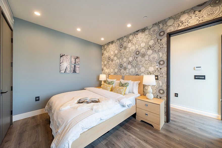 2863 W King Edward Avenue