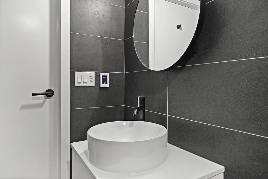 1402 5058 Joyce Street