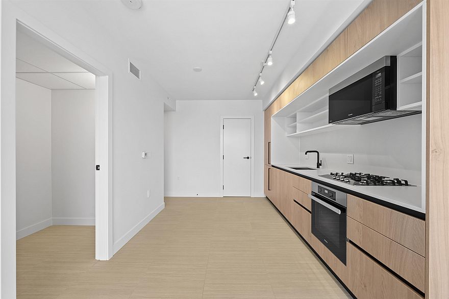 1402 5058 Joyce Street