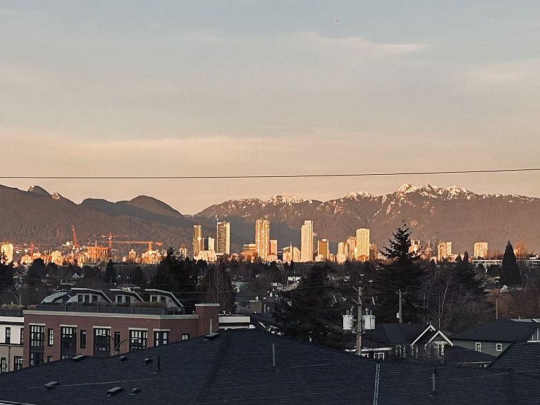 2863 W King Edward Avenue