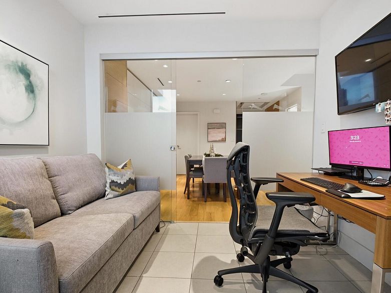 1701 667 Howe Street