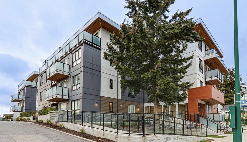 204 4933 Clarendon Street