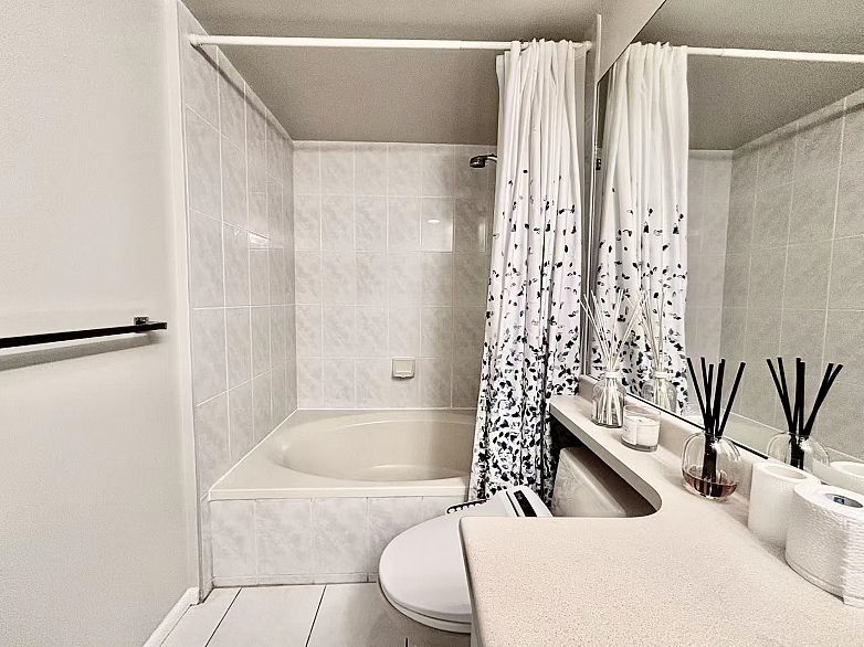 213 525 Wheelhouse Square