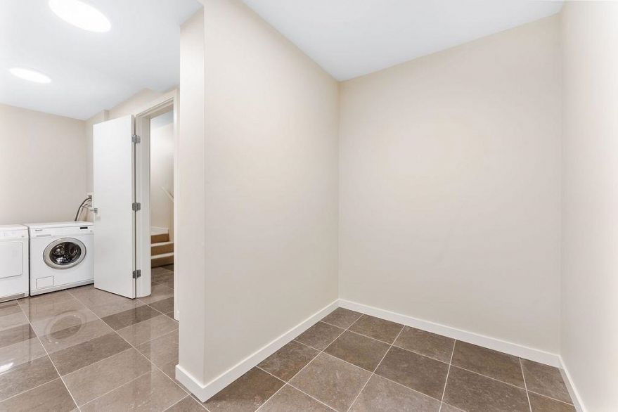 TH 16 6063 Iona Drive