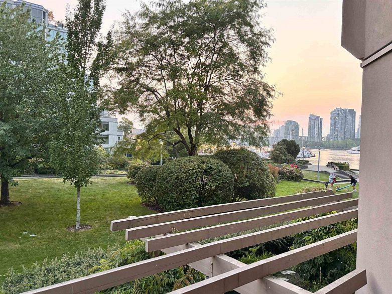 213 525 Wheelhouse Square