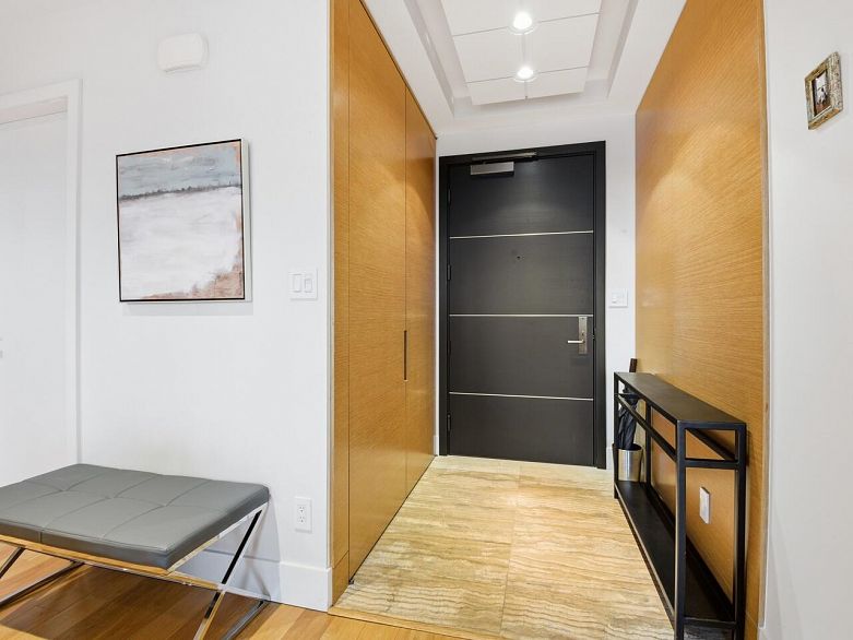 1701 667 Howe Street