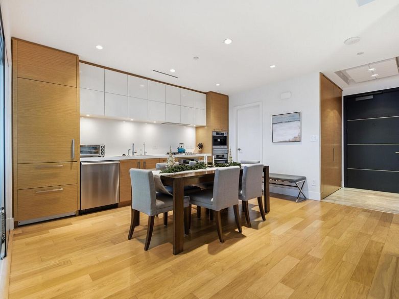 1701 667 Howe Street