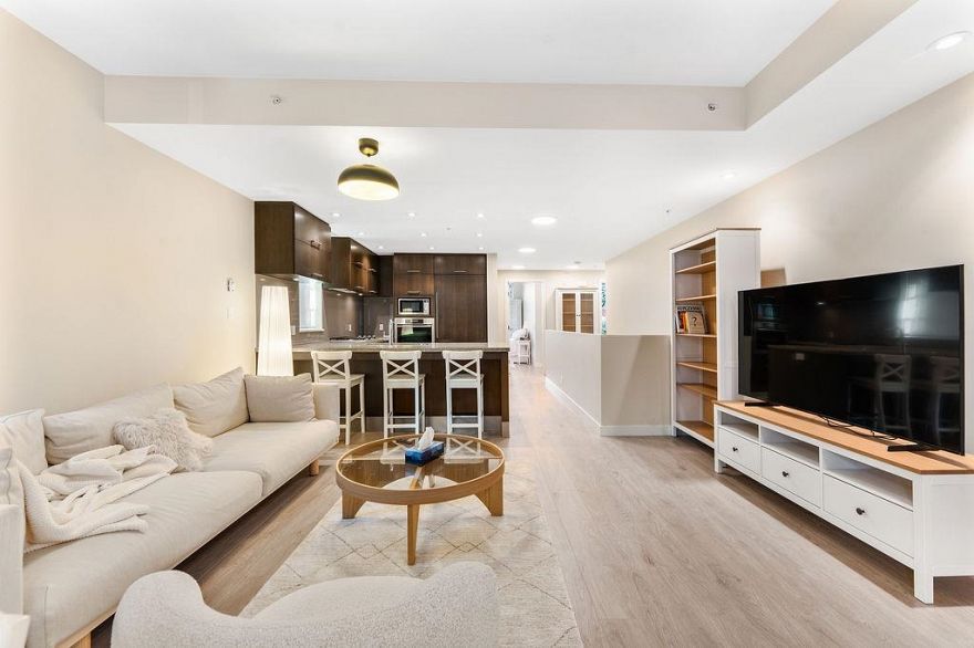 TH 16 6063 Iona Drive