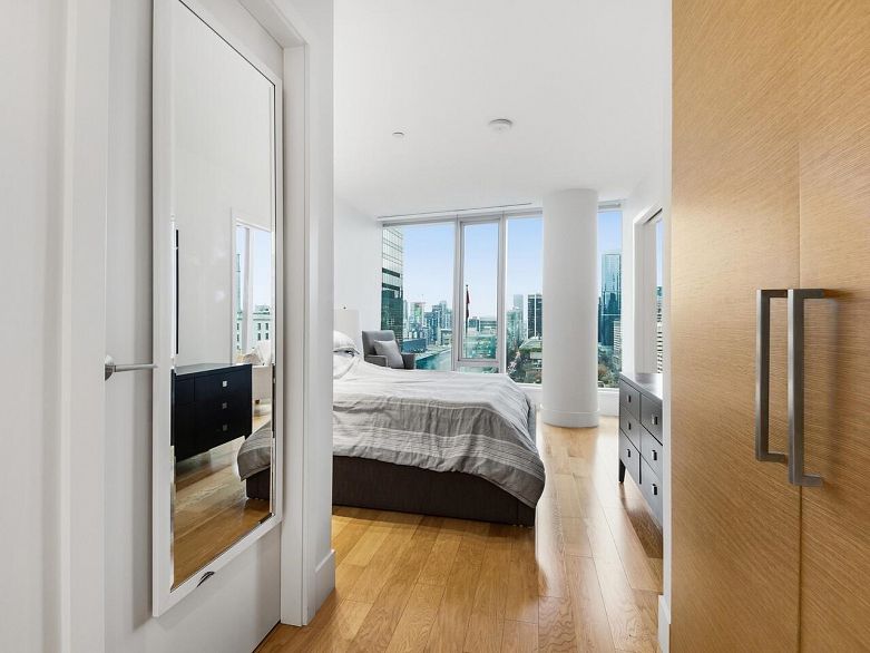 1701 667 Howe Street