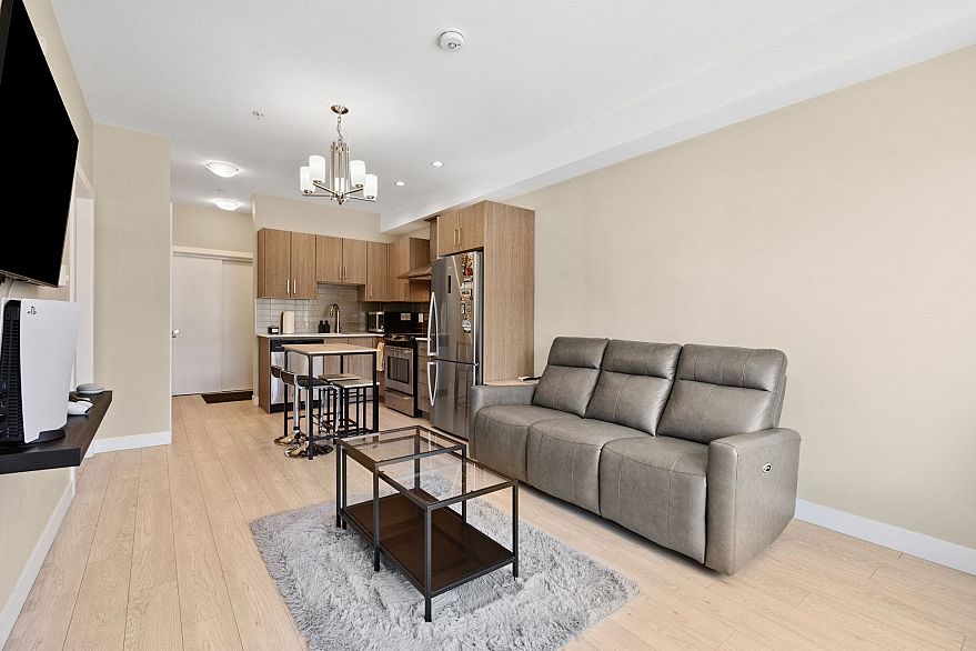 218 1838 Renfrew Street