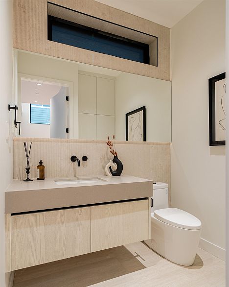 2 4018 W 21st Avenue