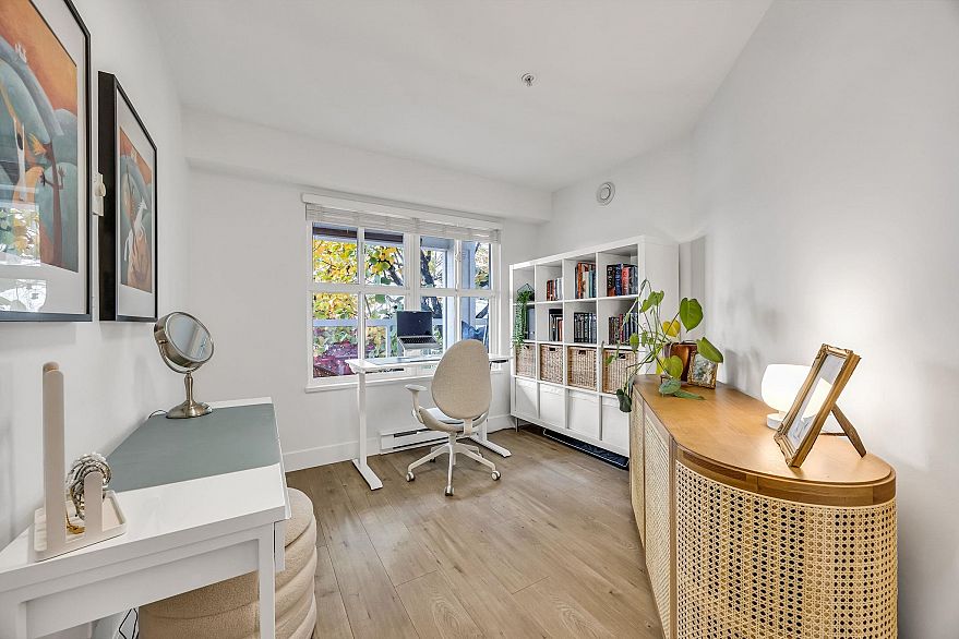 213 3038 E Kent Avenue South