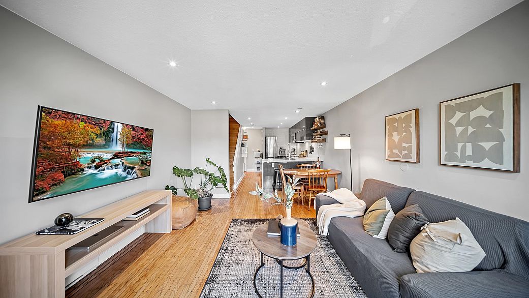 17 1345 W 4th Avenue