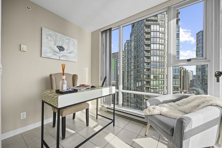 2606 583 Beach Crescent