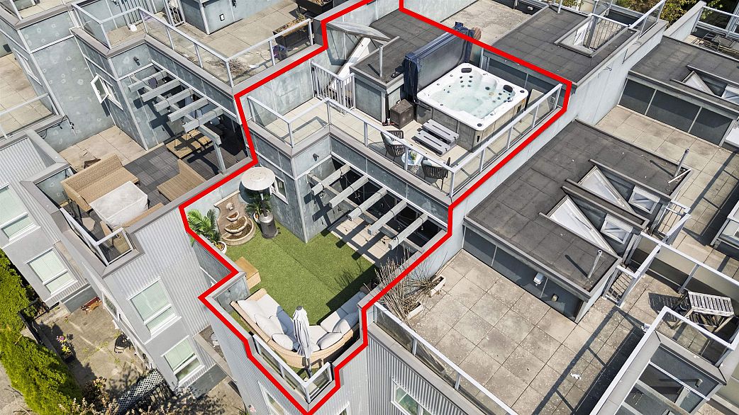 8438 Gladstone Street