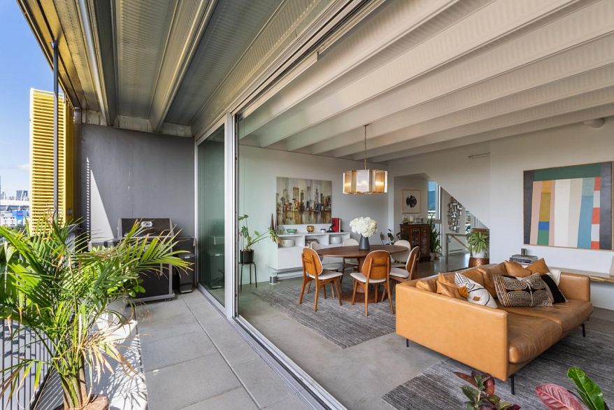 901 219 E Georgia Street