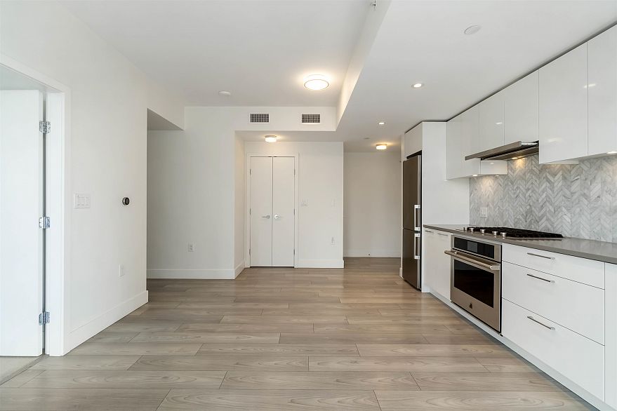 808 3581 E Kent Avenue North