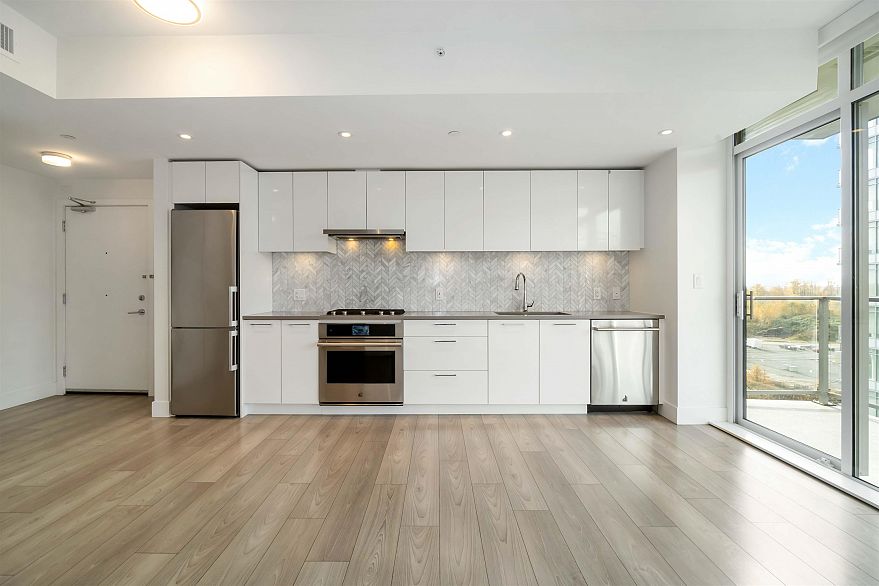 808 3581 E Kent Avenue North