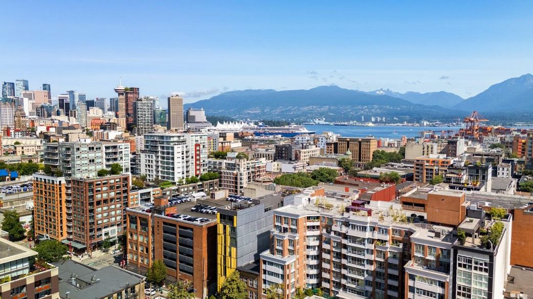 901 219 E Georgia Street