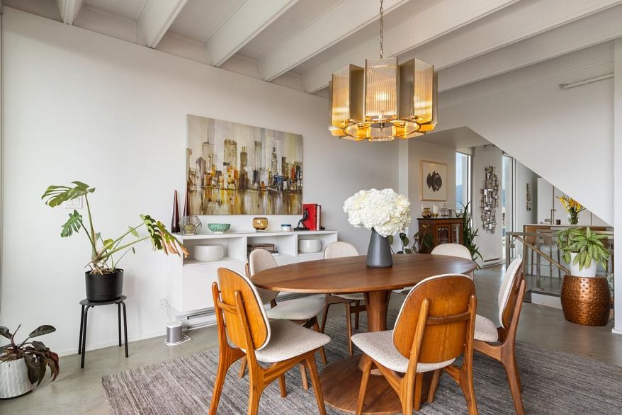 901 219 E Georgia Street