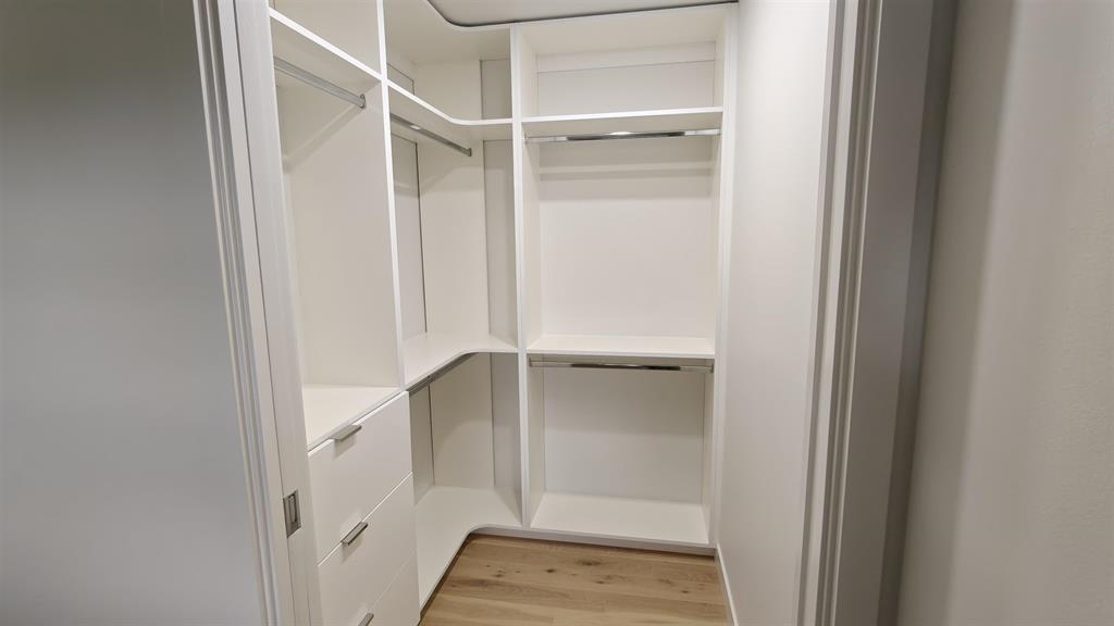 707 239 Keefer Street