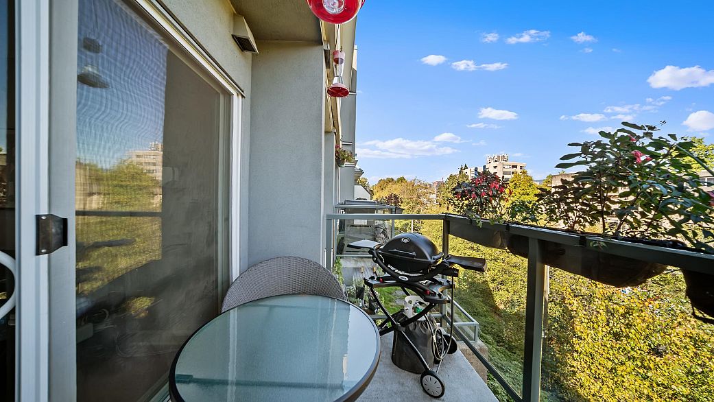 17 1345 W 4th Avenue