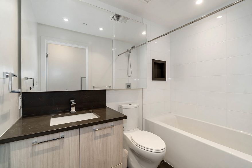 808 3581 E Kent Avenue North