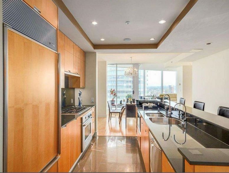 3304 1077 W Cordova Street