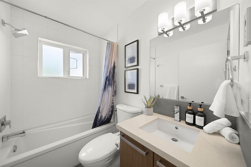 8438 Gladstone Street