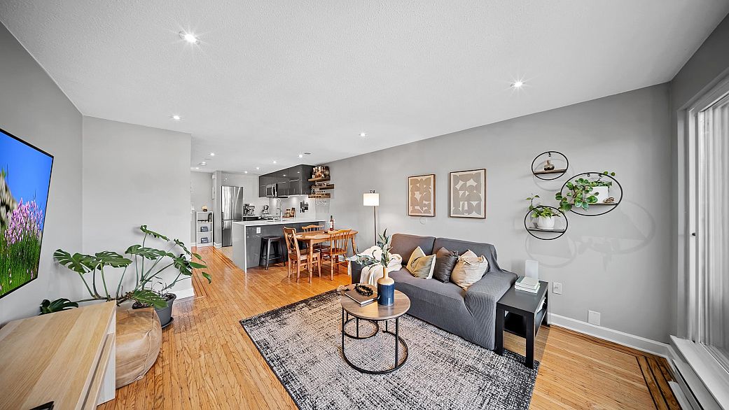 17 1345 W 4th Avenue