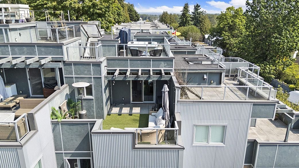 8438 Gladstone Street