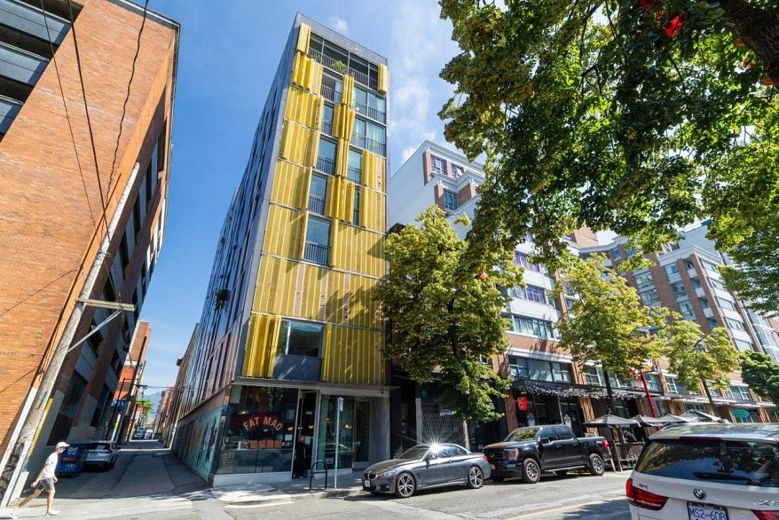 901 219 E Georgia Street