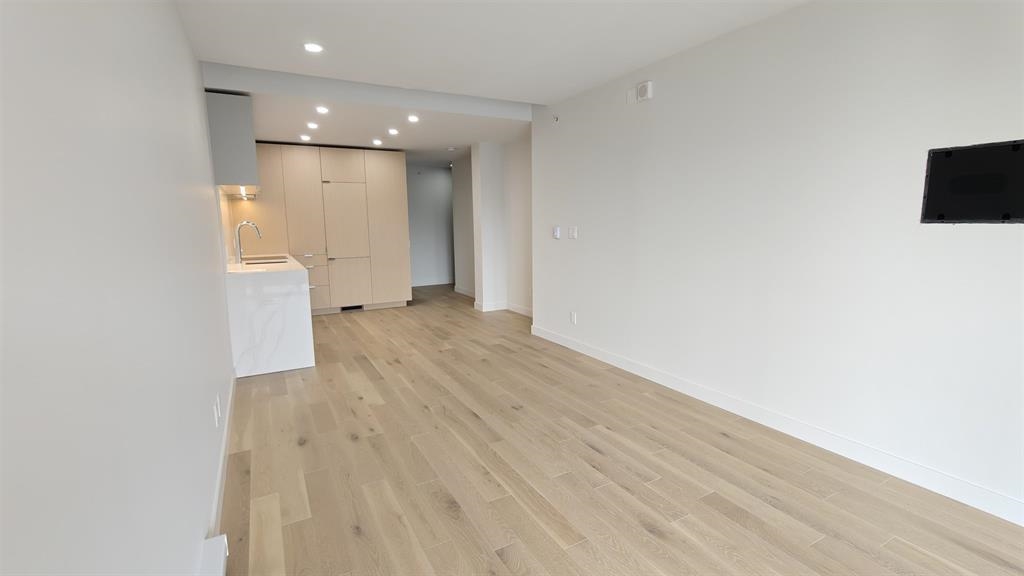 707 239 Keefer Street