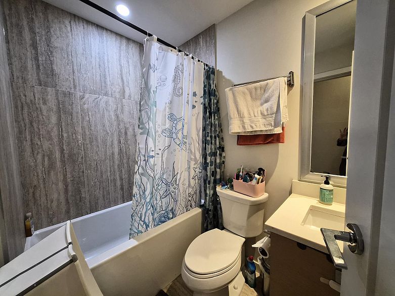 317 2033 W 10th Avenue