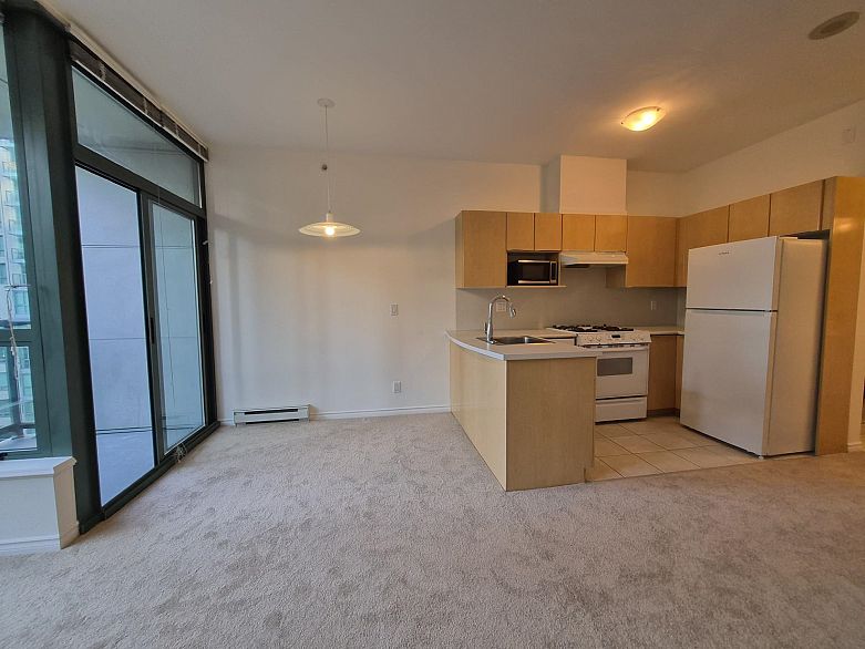 806 1239 W Georgia Street