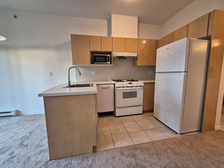 806 1239 W Georgia Street