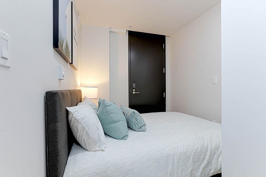 903 239 Keefer Street