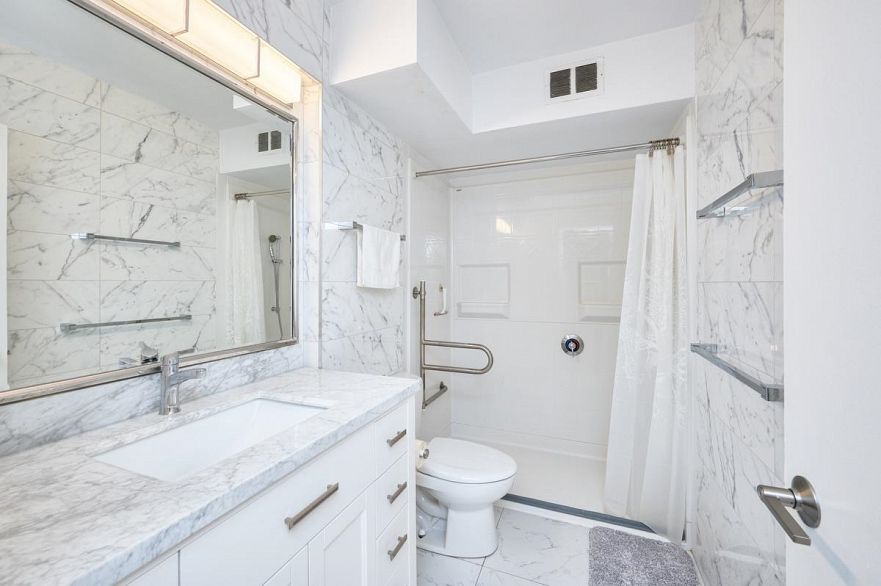 205 5926 Tisdall Street