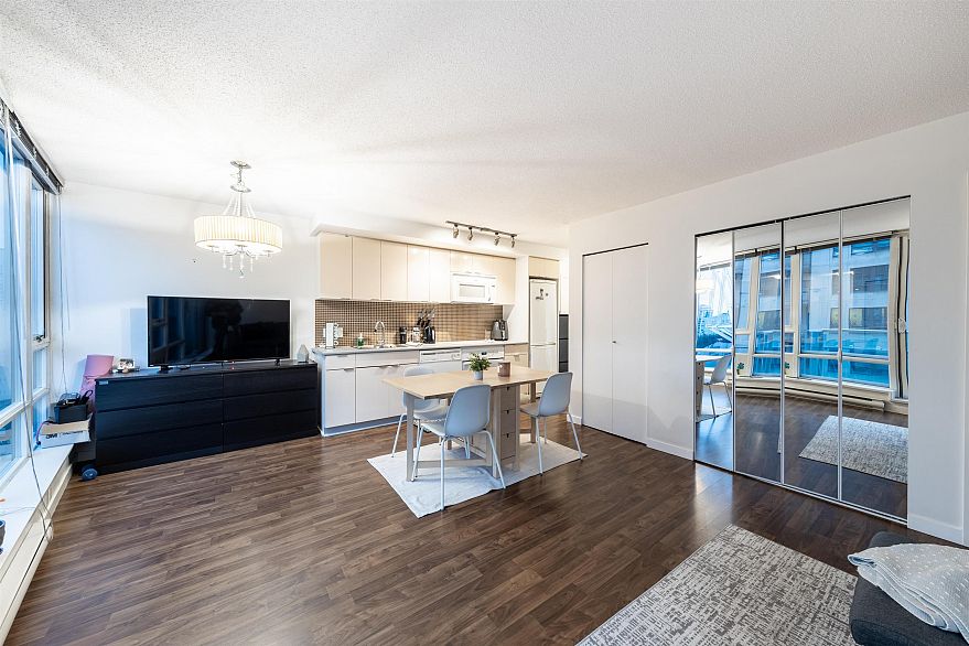 1606 233 Robson Street