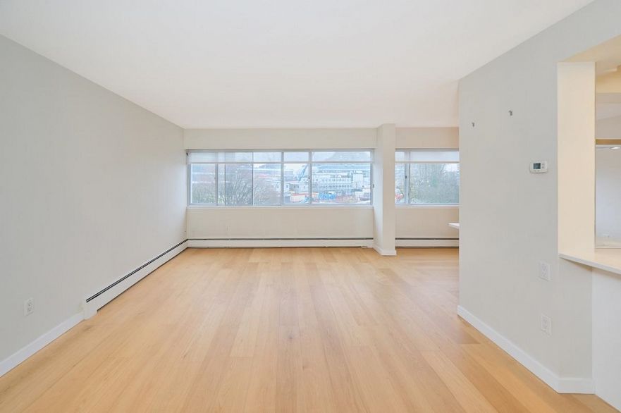 205 5926 Tisdall Street