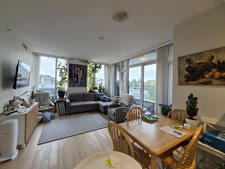 317 2033 W 10th Avenue