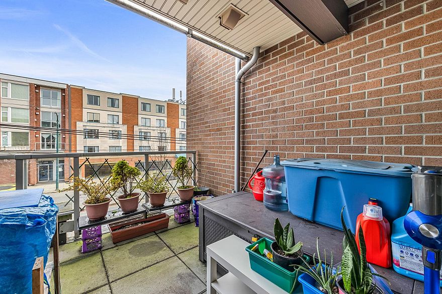 216 2888 E 2nd Avenue