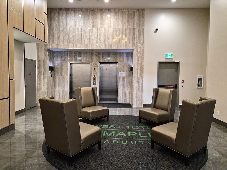 317 2033 W 10th Avenue