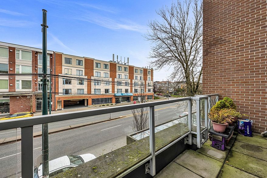 216 2888 E 2nd Avenue